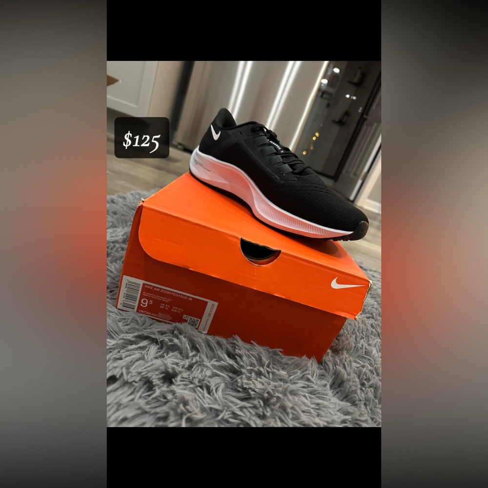 Women’s Nike Shoe